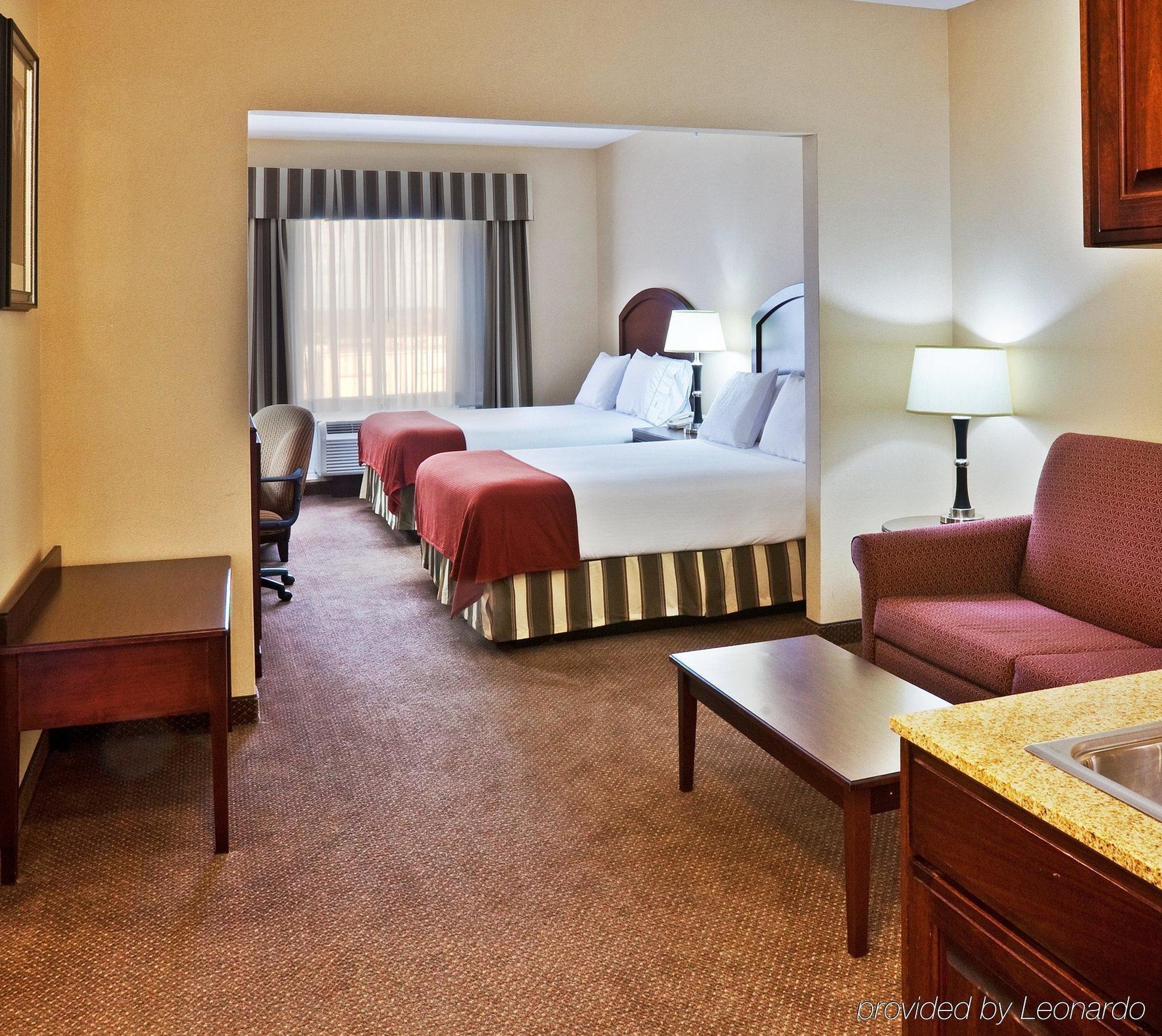 Rodeway Inn & Suites Tulsa Room photo